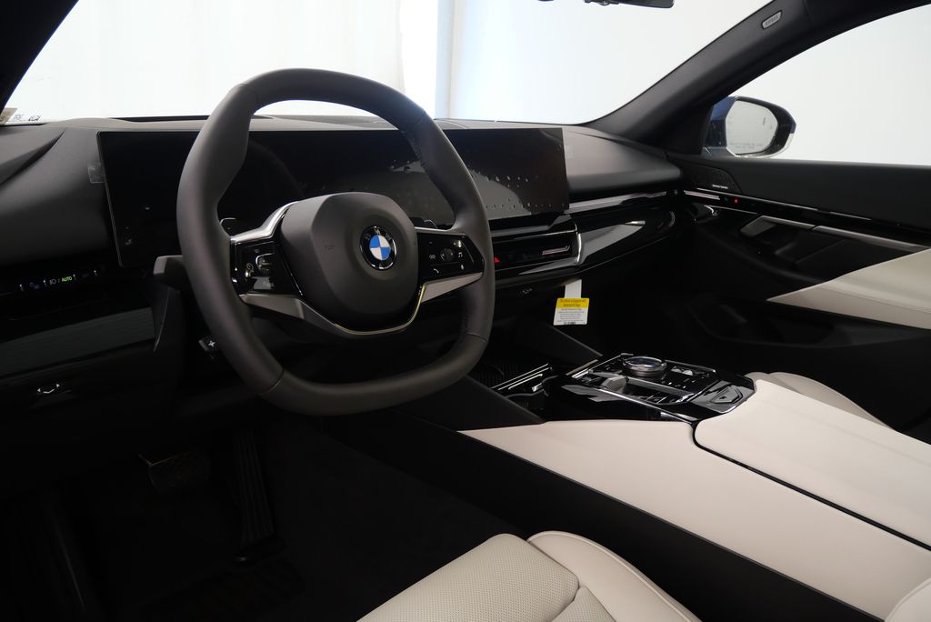 Thumbnail: 2025 BMW 5 Series - 14