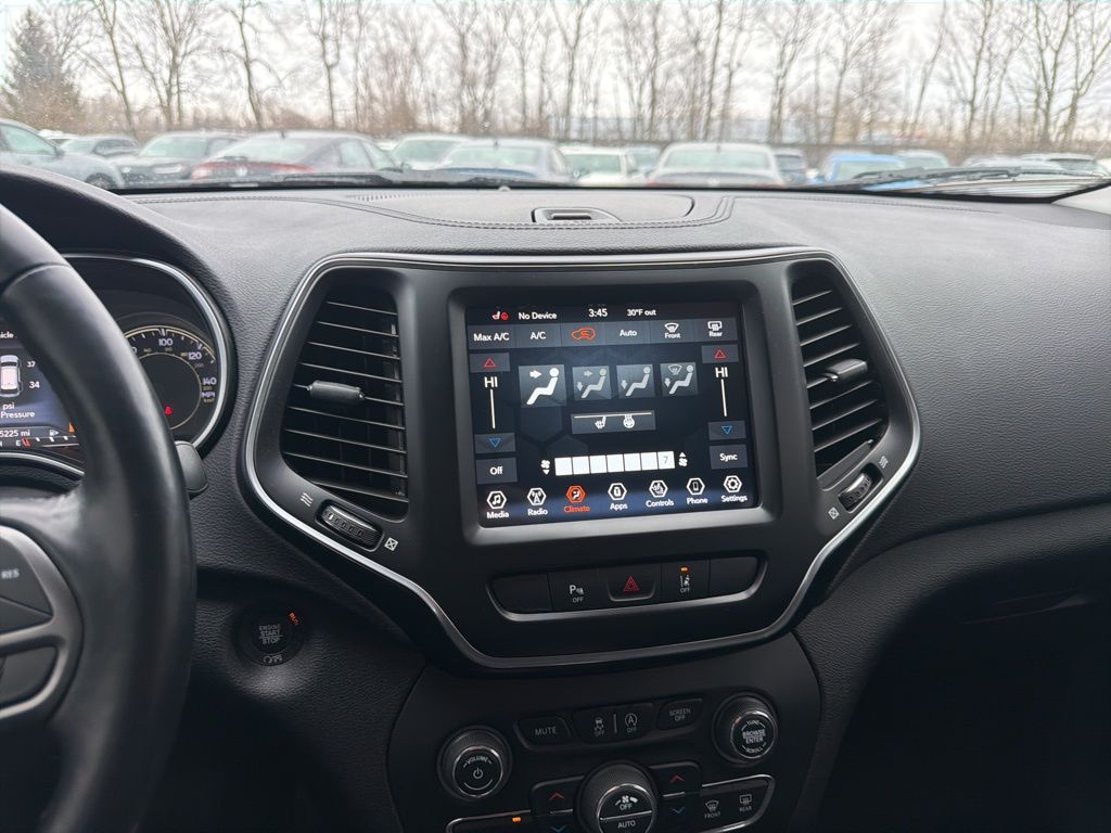 Thumbnail: 2021 Jeep Cherokee - 14