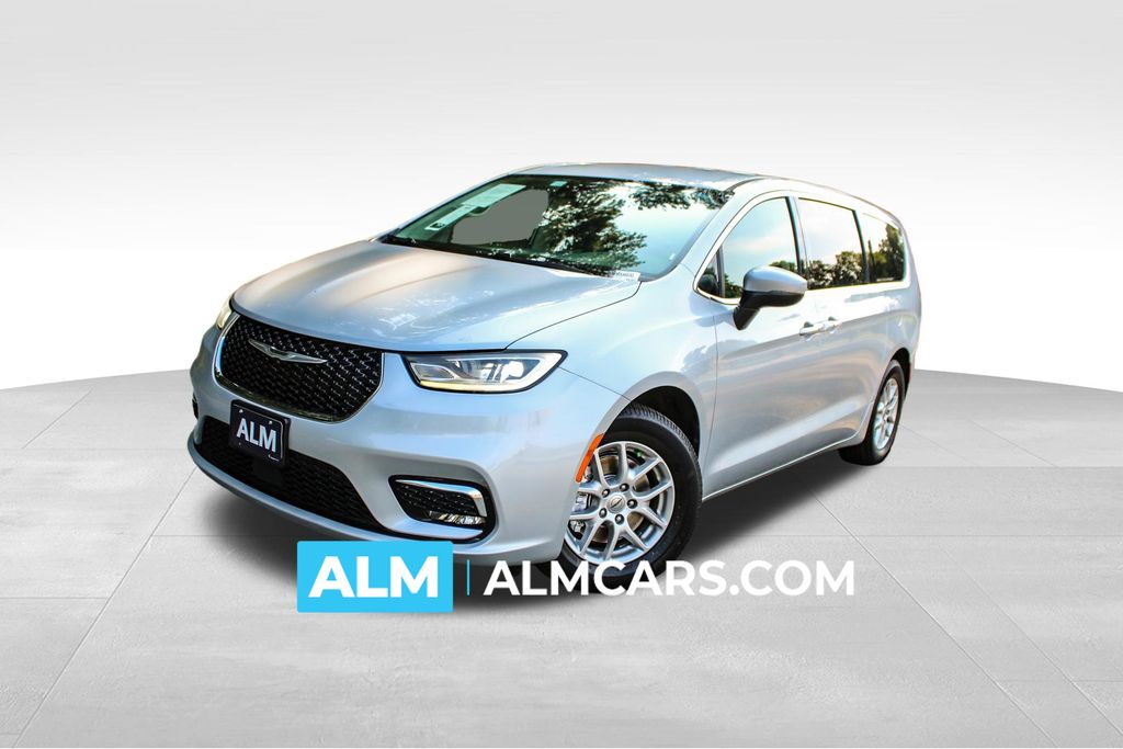 Silver Mist Clearcoat 2023 Chrysler Pacifica Minivan Front-Wheel Drive 9-Speed Automatic