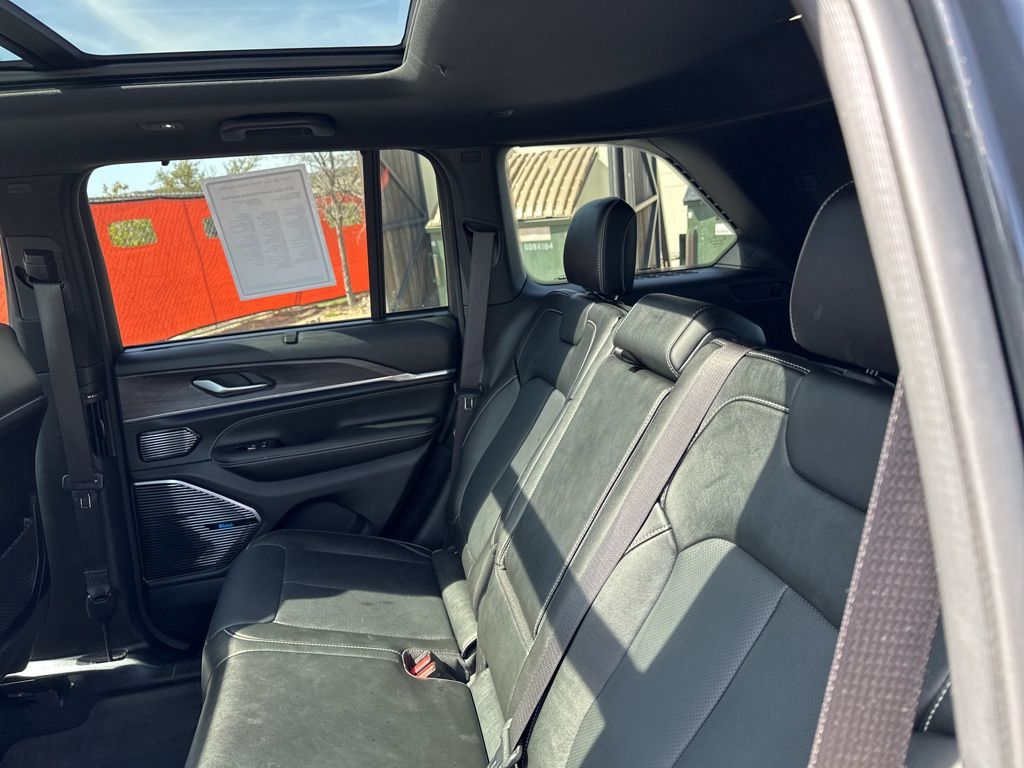 Used Car 2023 Jeep Grand Cherokee  Overland For Sale Under $40,000 In Austin, Texas