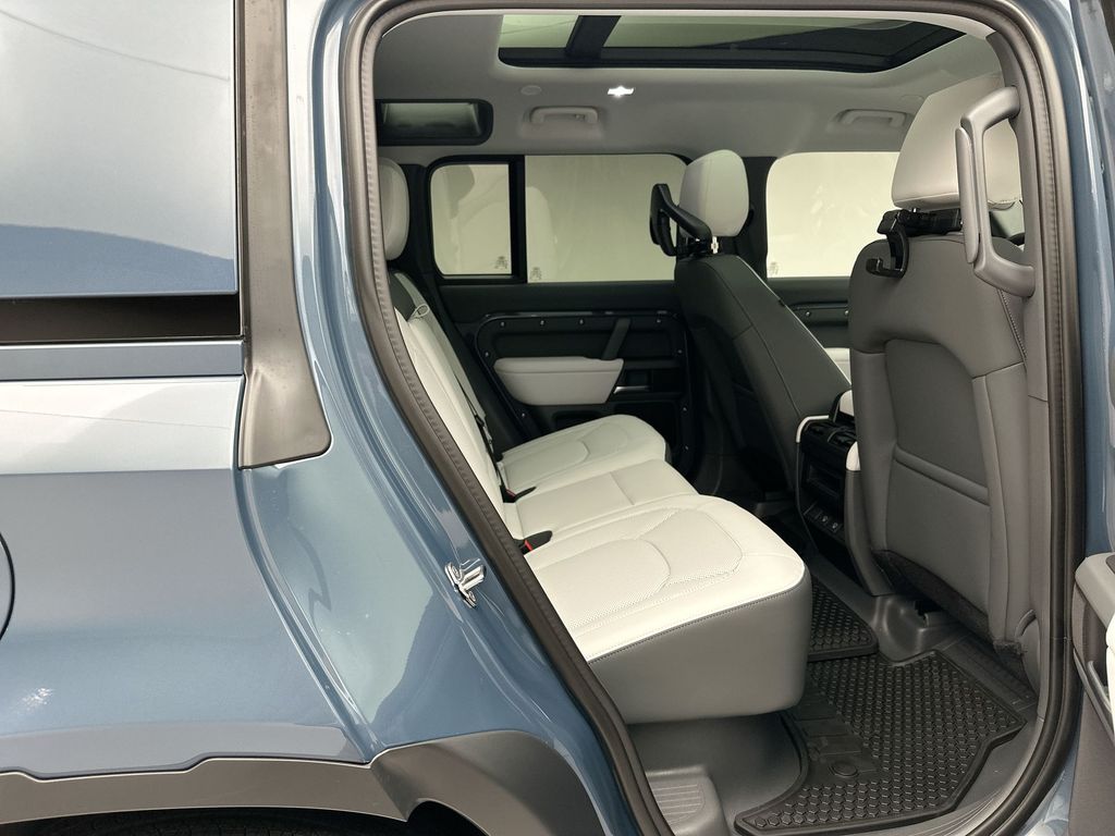2025 Land Rover Defender 110 6