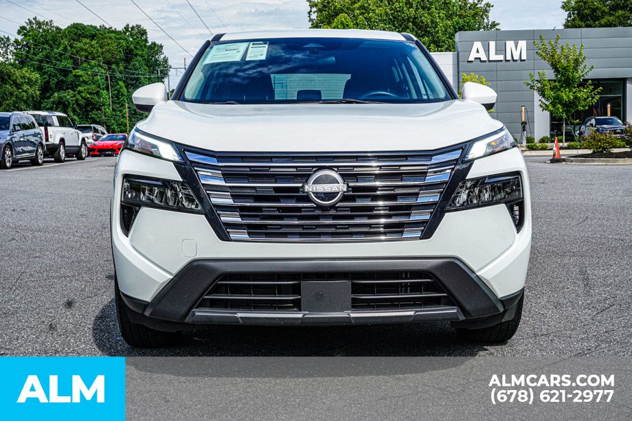 Used 2024 White Nissan SV image 9