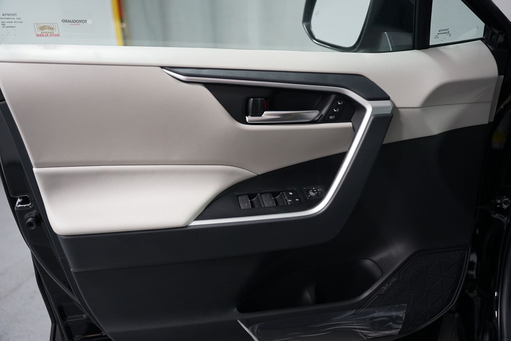 Thumbnail: 2025 Toyota RAV4 - 31