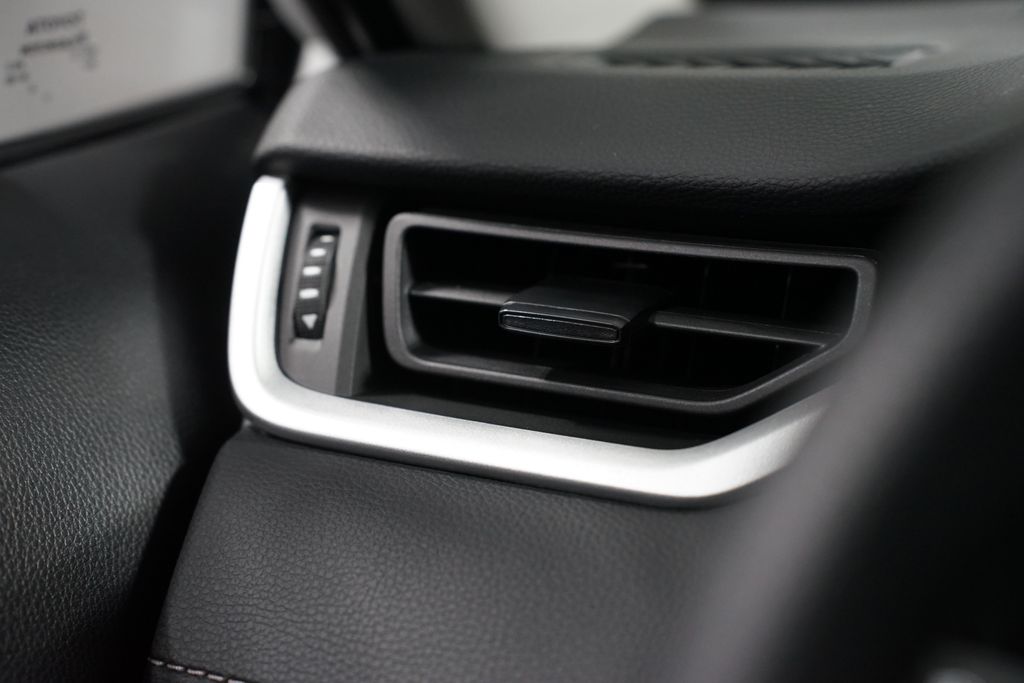 Thumbnail: 2025 Toyota RAV4 - 25