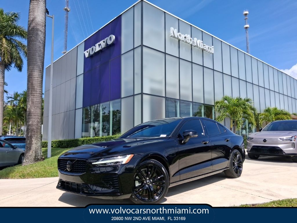 Onyx Black Metallic 2024 Volvo S60 Recharge T8 Plus Black Edition eAWD Sedan All-Wheel Drive Automatic