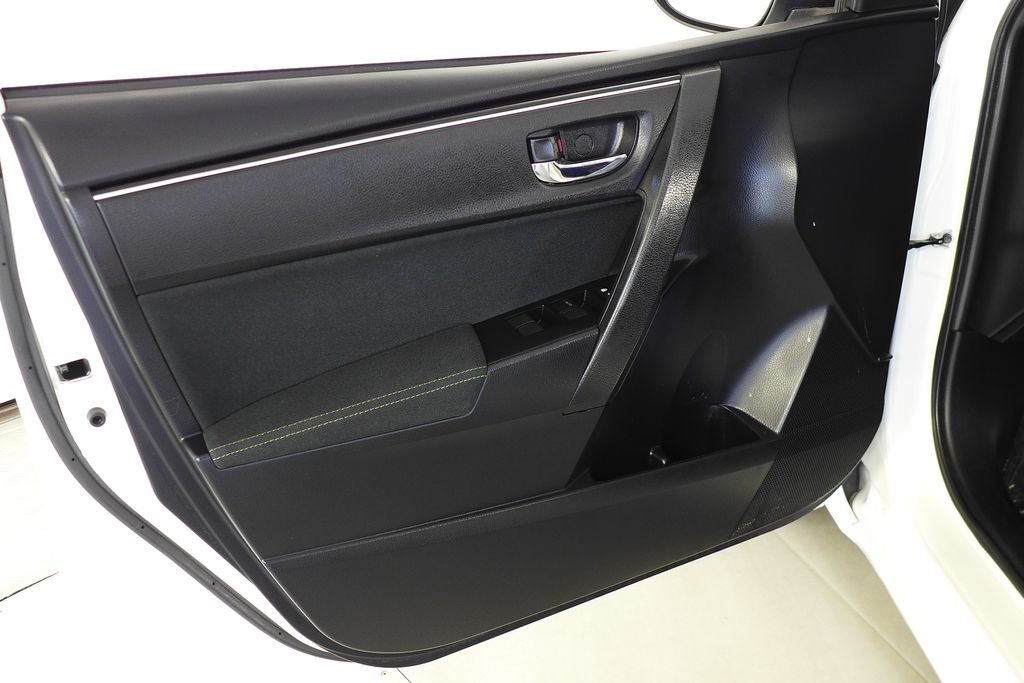 Thumbnail: 2018 Toyota Corolla - 11