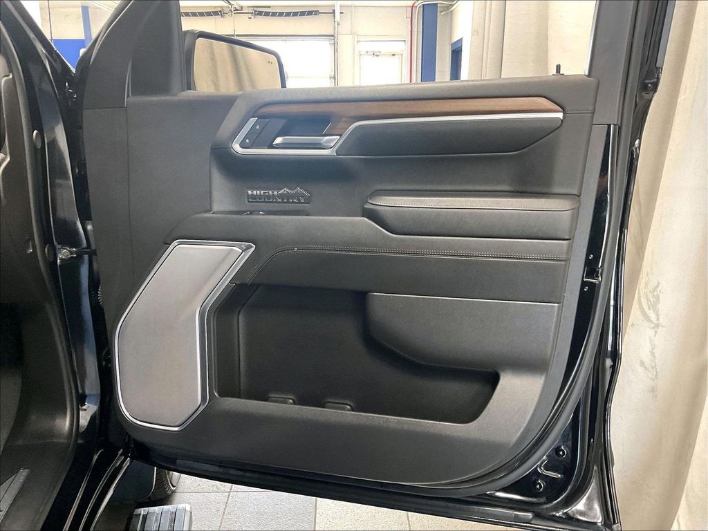 2024 Chevrolet Silverado 1500 — photo 12