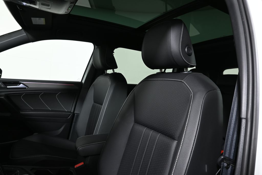 Thumbnail: 2023 Volkswagen Tiguan - 17