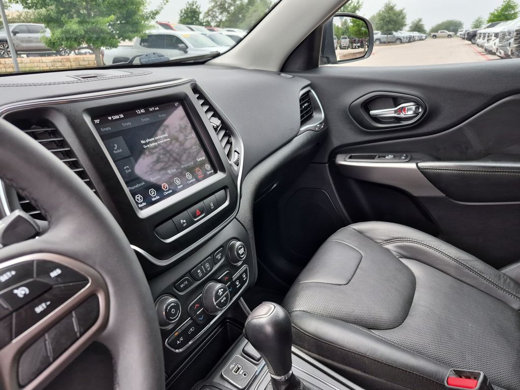Used Car 2021 Jeep Cherokee  Latitude Lux For Sale Under $25,000 In Austin, Texas