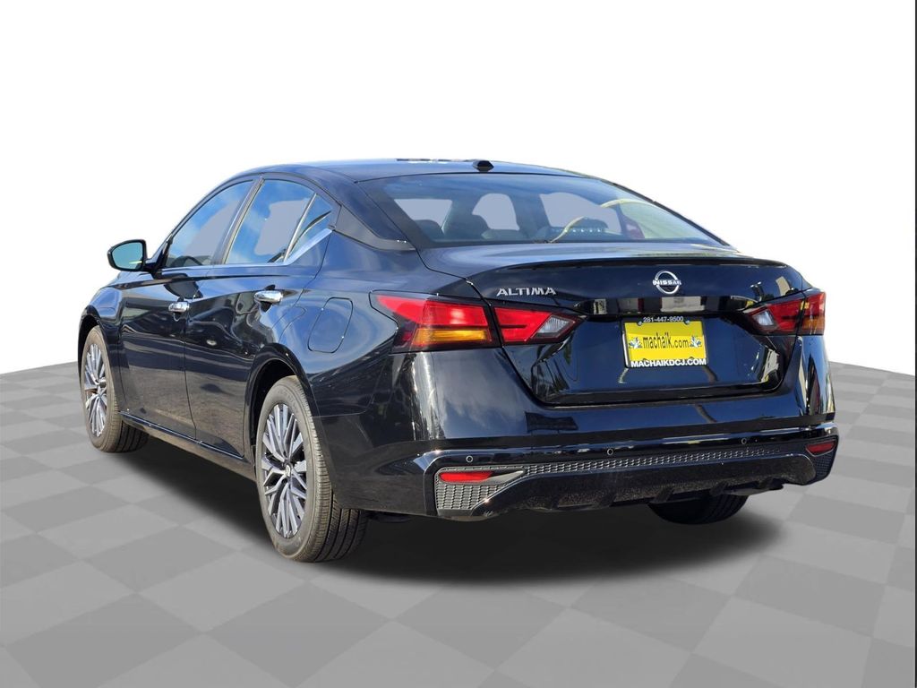 2025 Nissan Altima 2.5 SV - 5