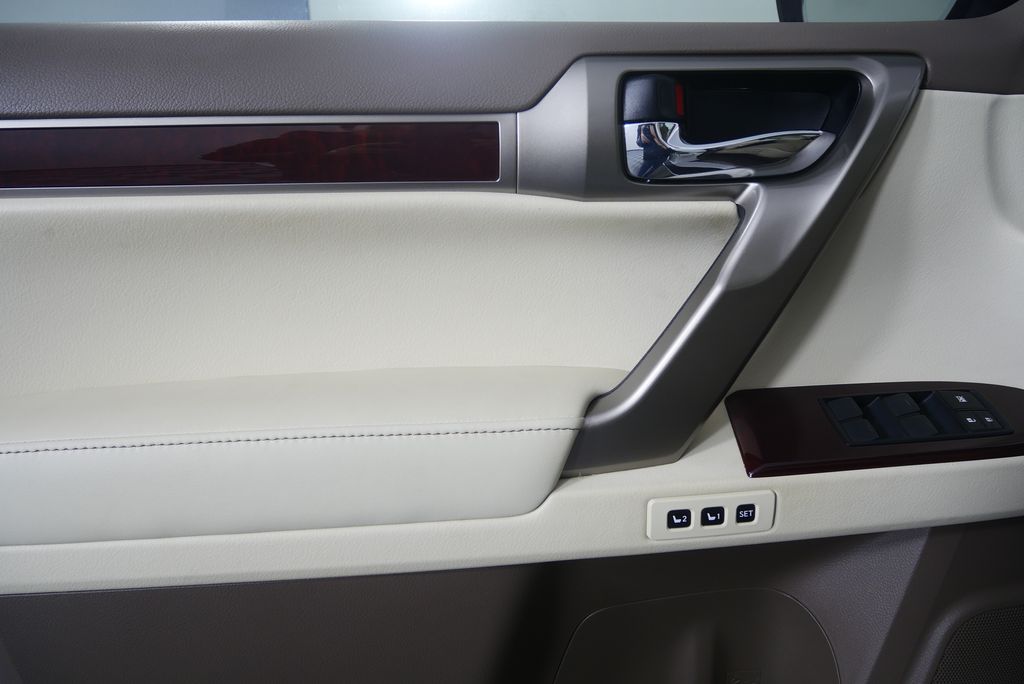 Thumbnail: 2019 Lexus GX - 9