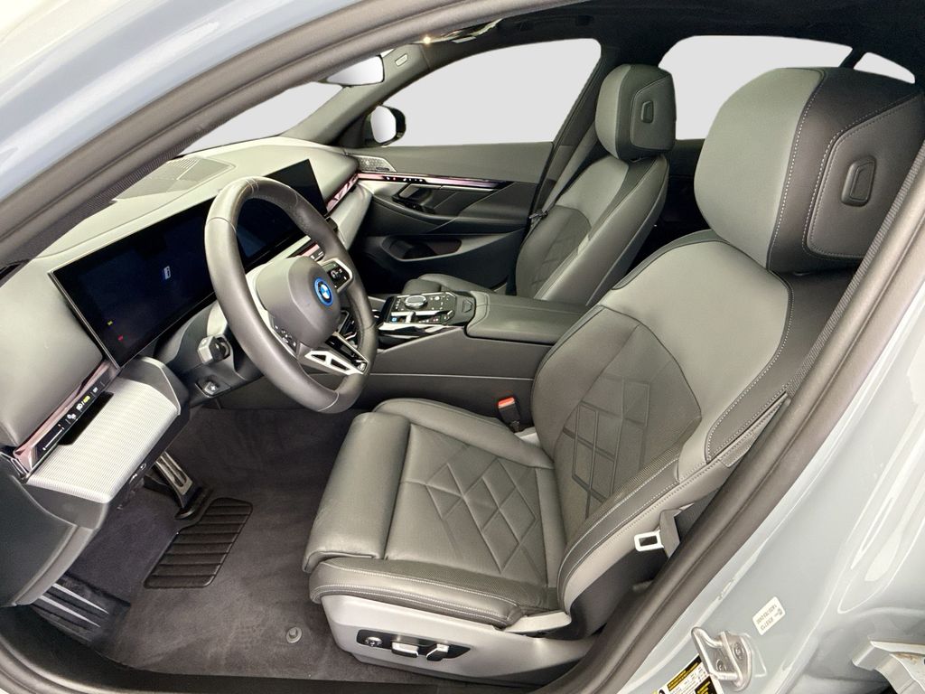 Thumbnail: 2026 BMW i5 - 18