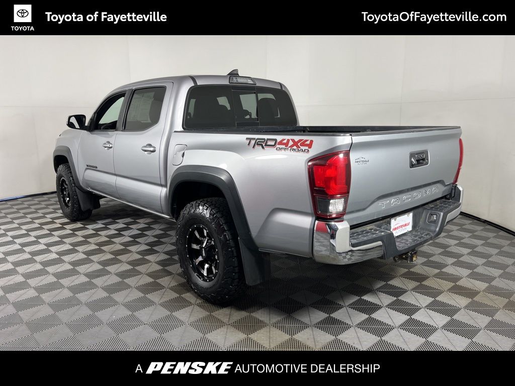 Thumbnail: 2019 Toyota Tacoma - 3