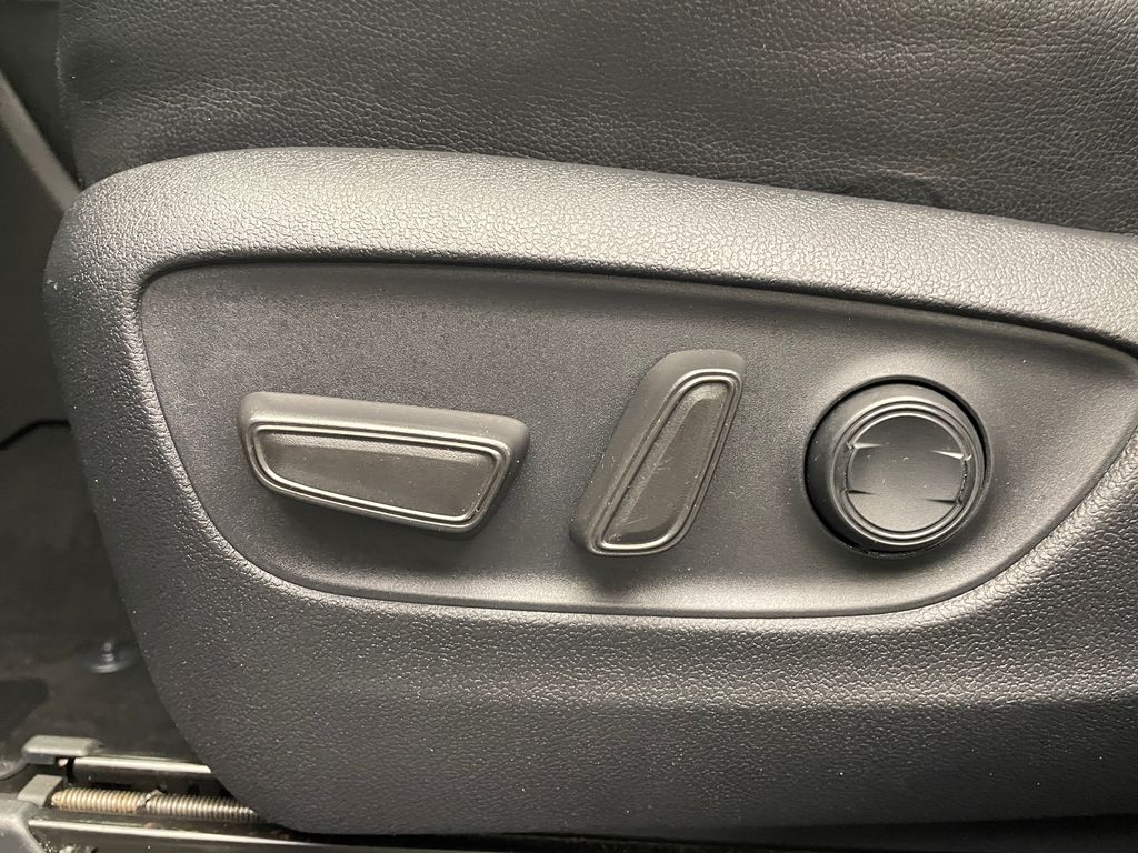 2021 Toyota Highlander XLE 14