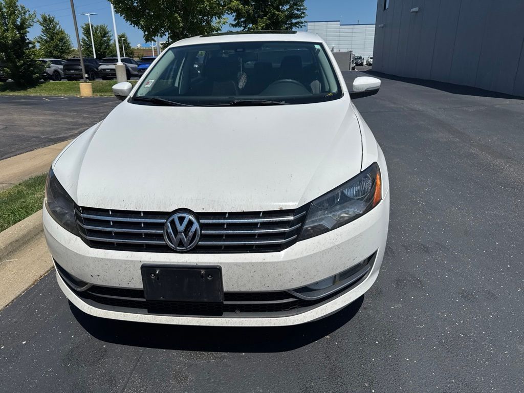 Candy White 2014 Volkswagen Passat Sedan Front-Wheel Drive 6-Speed Dual Clutch