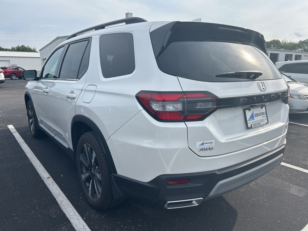 Thumbnail: 2023 Honda Pilot - 2