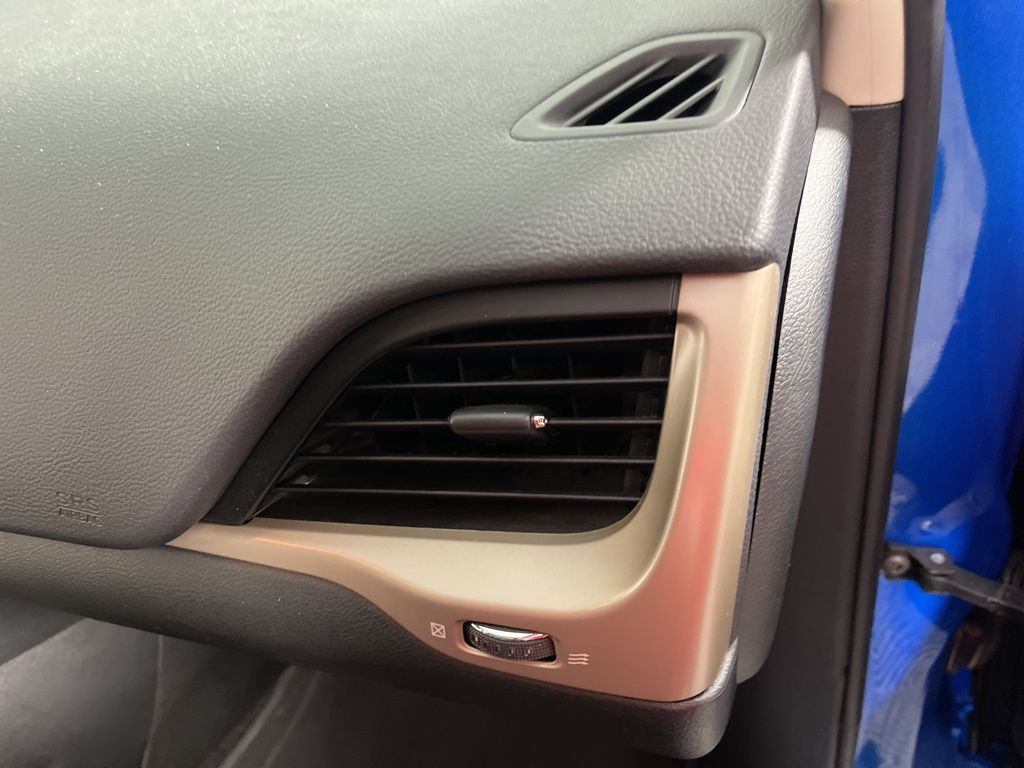 Thumbnail: 2018 Jeep Cherokee - 17