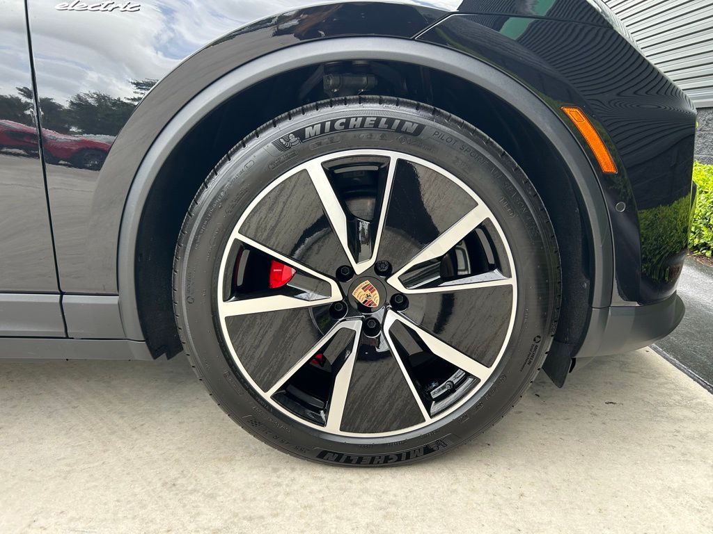 Thumbnail: 2025 Porsche Macan - 15