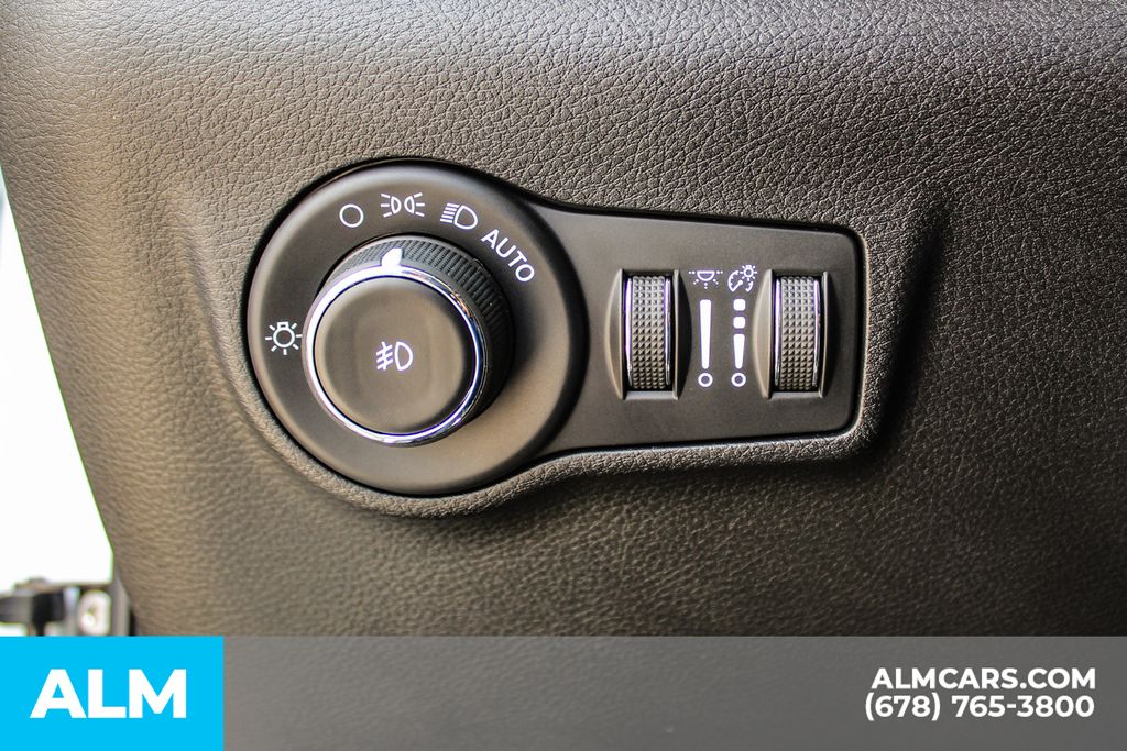 Used 2025 White Jeep Limited image 31