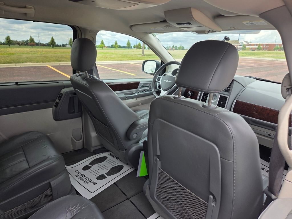 2010 Chrysler Town & Country Touring