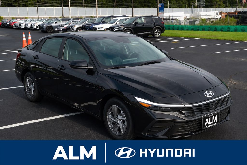 New 2026 Black Hyundai SE image 4