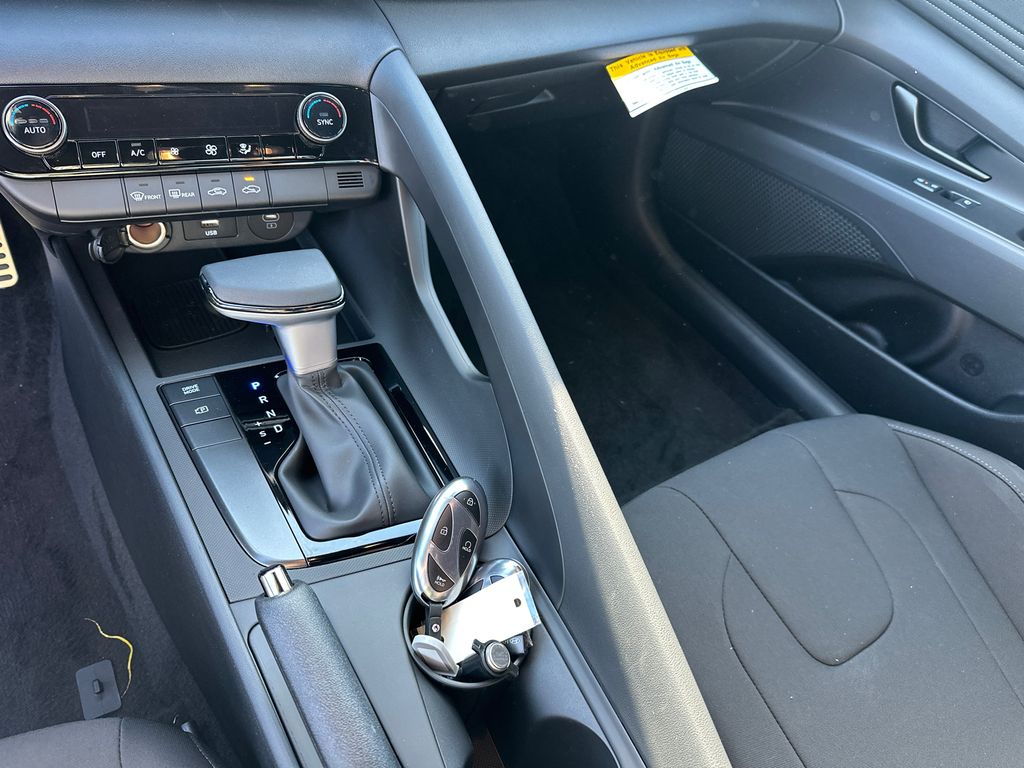 Used 2025 Gray Hyundai SEL Sport image 31