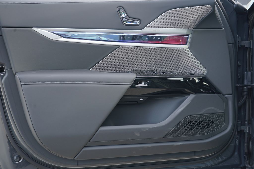 Thumbnail: 2026 BMW 7 Series - 11