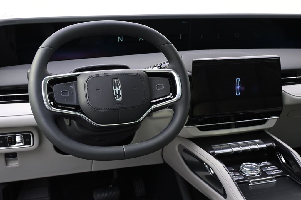 New 2026 Gray Lincoln Reserve image 12