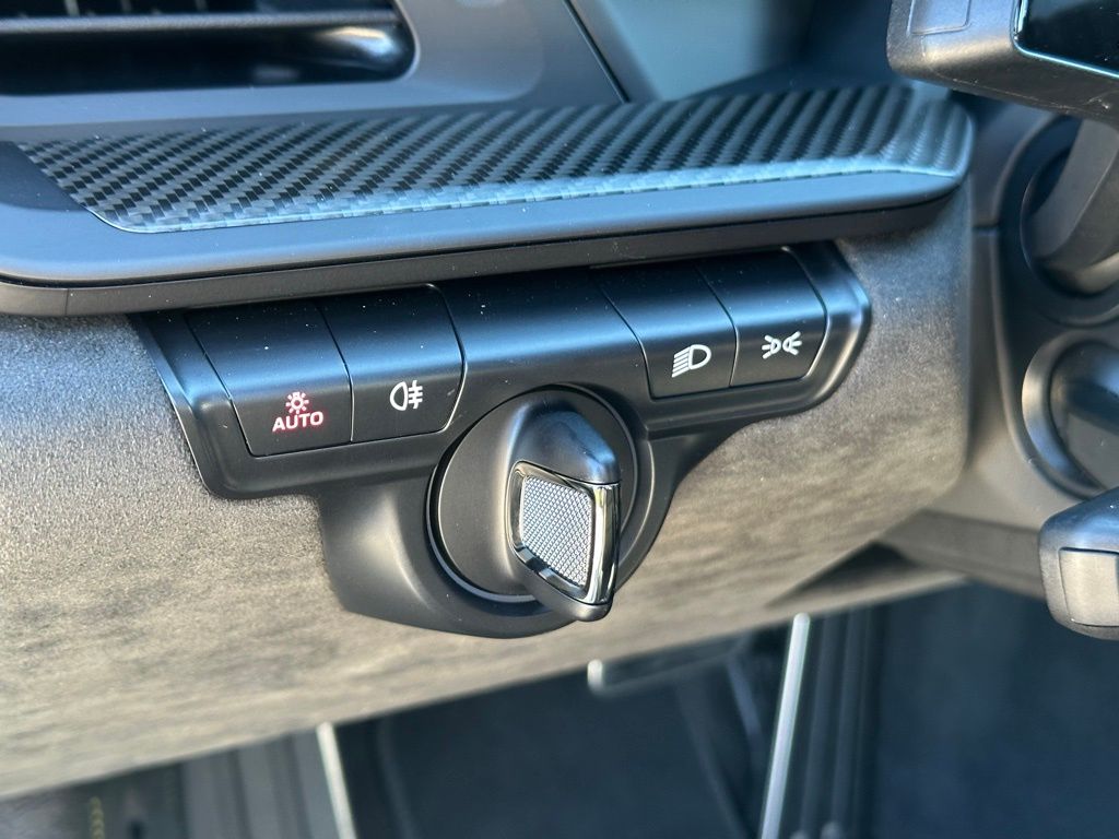 Thumbnail: 2025 Porsche 911 - 19