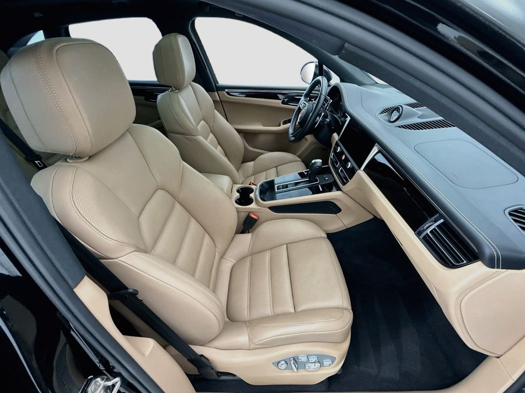 Thumbnail: 2025 Porsche Macan - 21