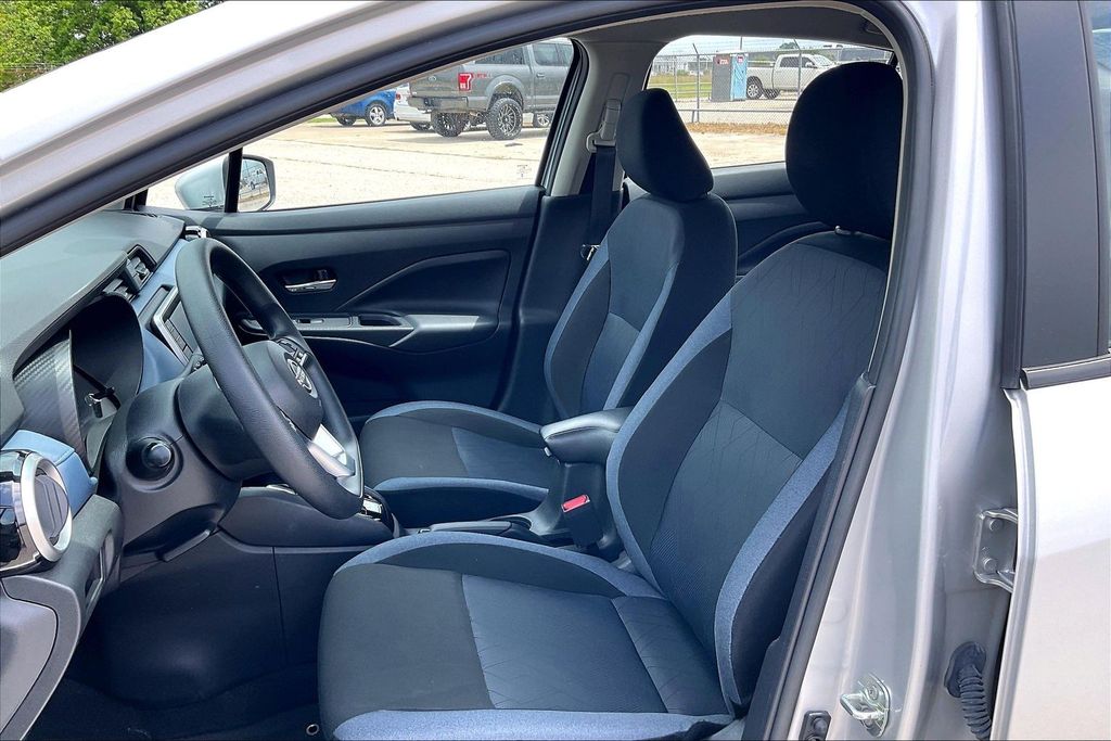 Used 2025 Nissan Versa 1.6 SV 4D Sedan