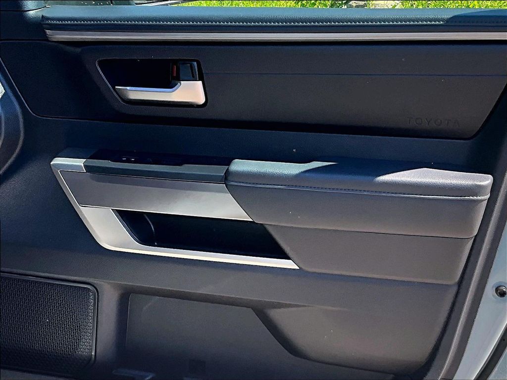 2023 Toyota Tundra — photo 12