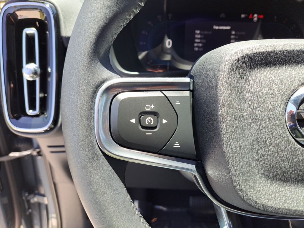 2023 Volvo XC40 Plus - Photo 19