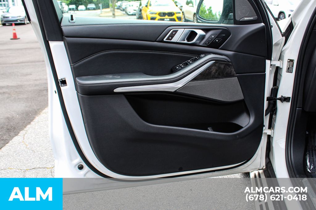 Used 2024 White BMW sDrive40i image 37