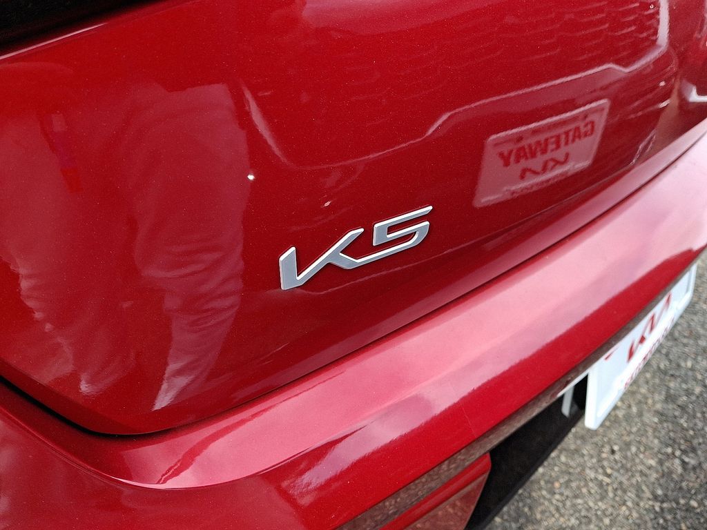 2025 Kia K5 GT-Line - Photo 5