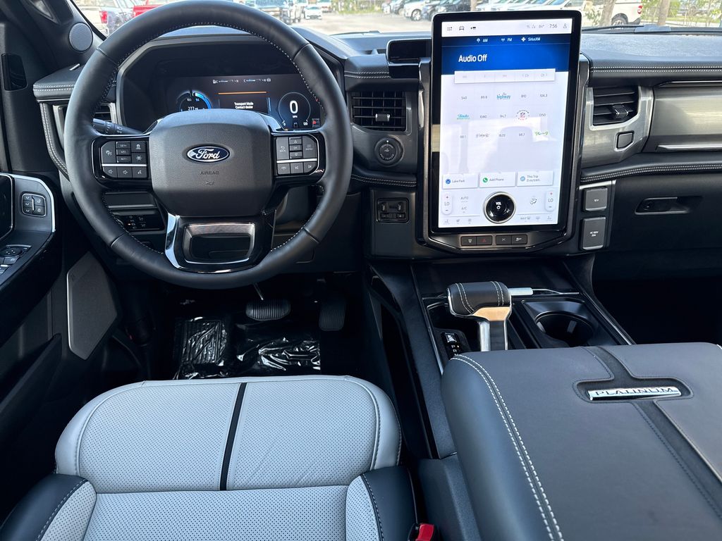 2025 Ford F-150 Lightning Platinum photo 4
