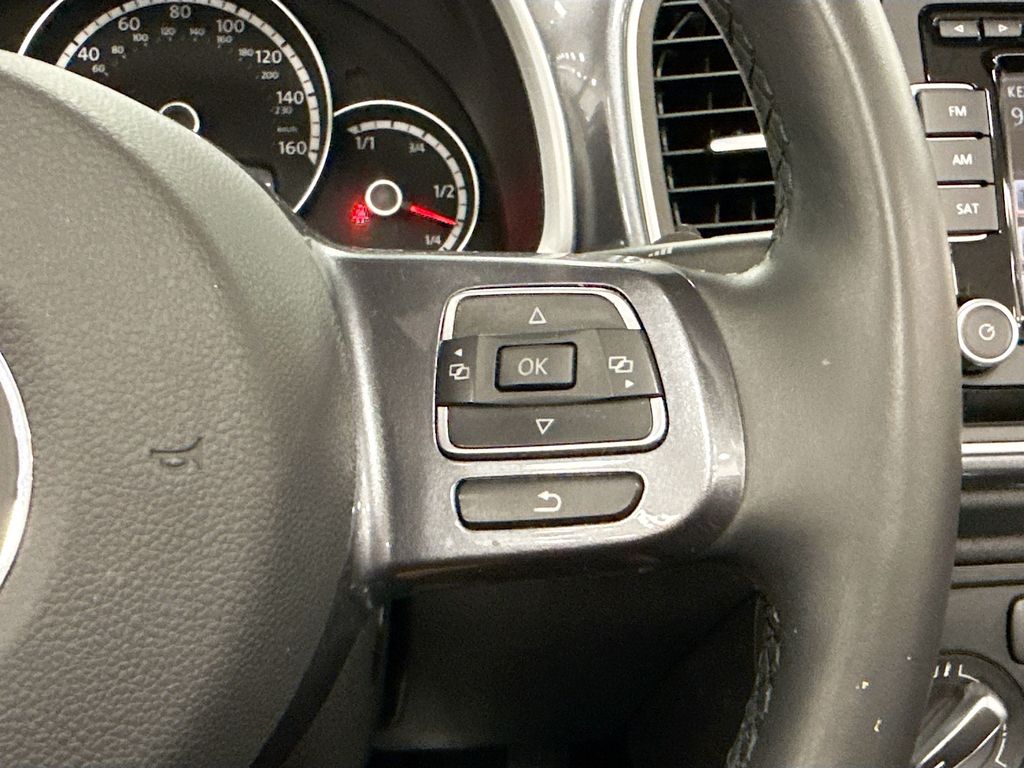 Thumbnail: 2013 Volkswagen Beetle - 20