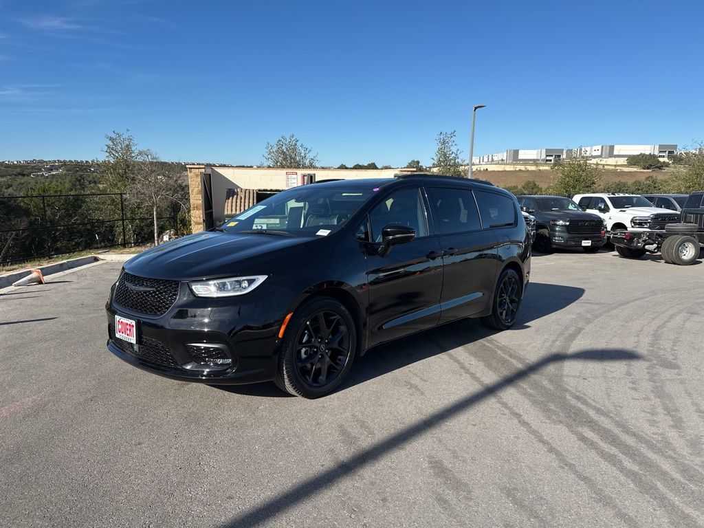 Used Car 2025 Chrysler Pacifica  Limited For Sale Under $40,000 In Austin, Texas