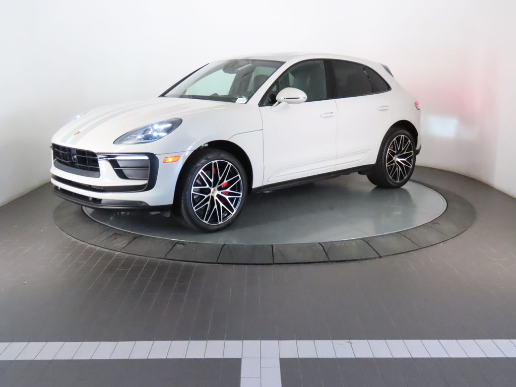 Thumbnail: 2023 Porsche Macan - 1