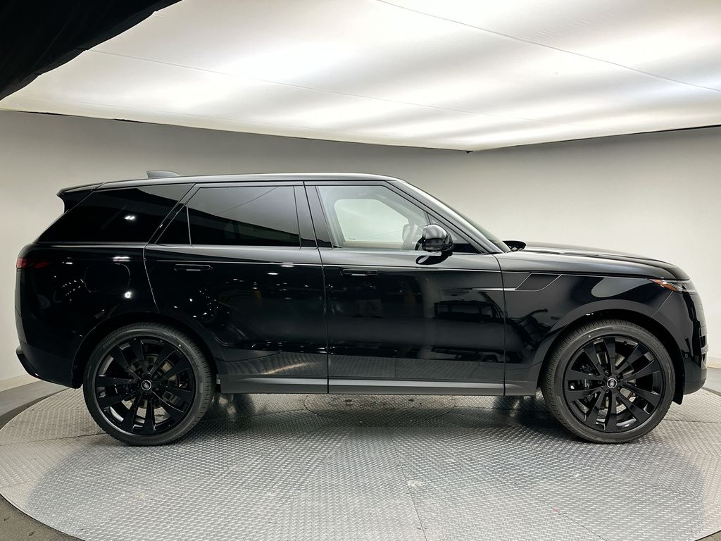 2025 Land Rover Range Rover Sport SE 4