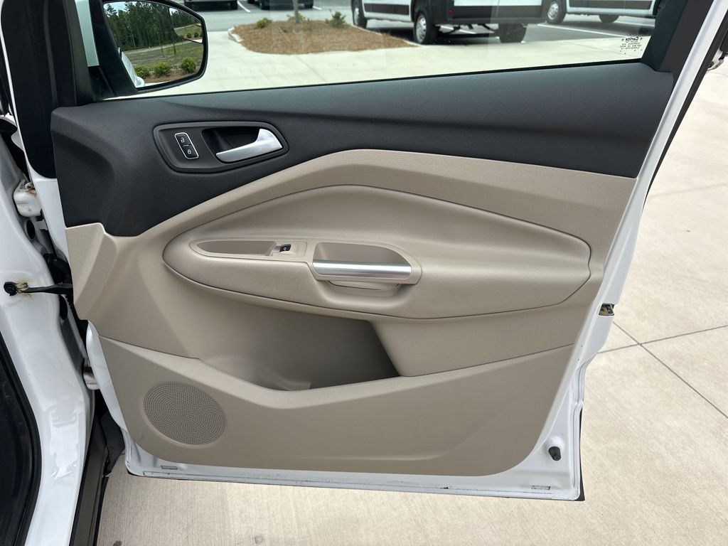 2014 Oxford White Ford Escape SE 4X4 SUV