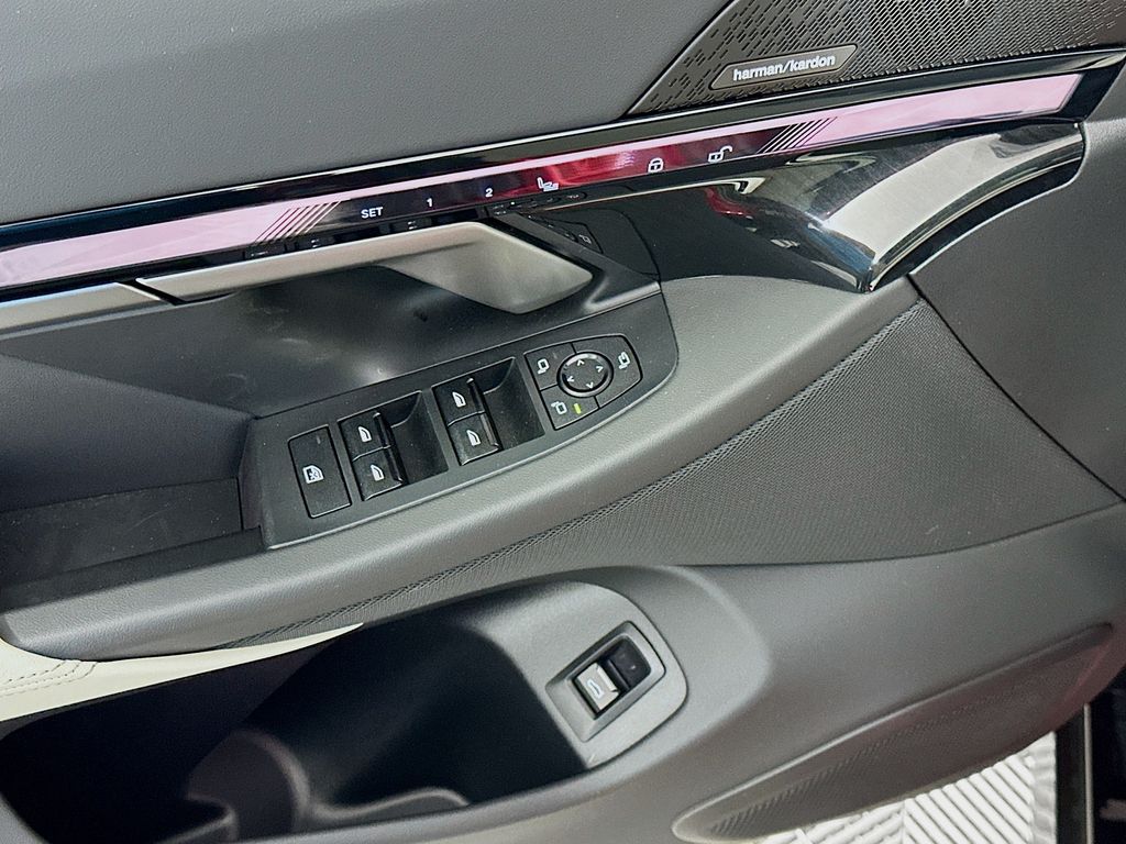 Thumbnail: 2025 BMW i5 - 18