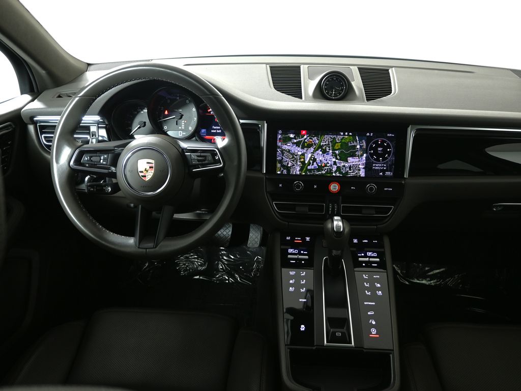 Thumbnail: 2024 Porsche Macan - 17