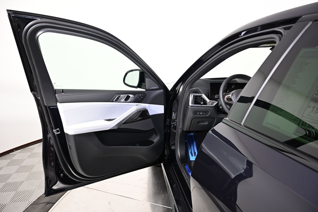 Thumbnail: 2026 BMW X6 - 21