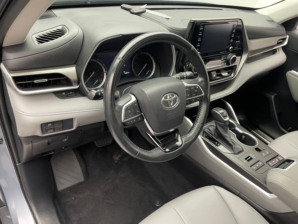 Thumbnail: 2021 Toyota Highlander - 11