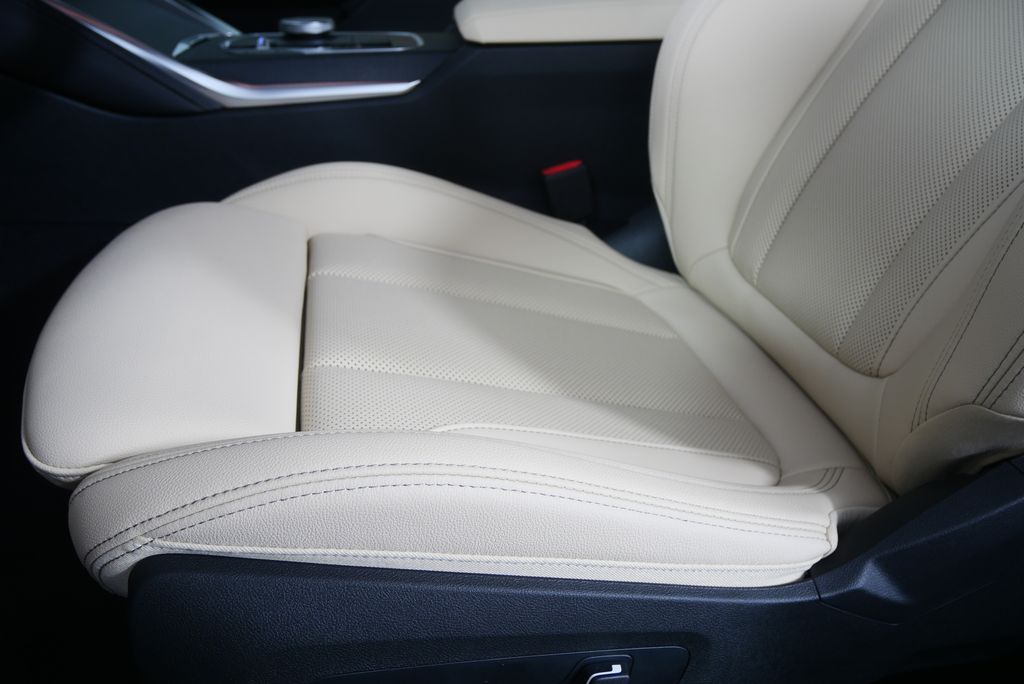 Thumbnail: 2027 BMW 4 Series - 9