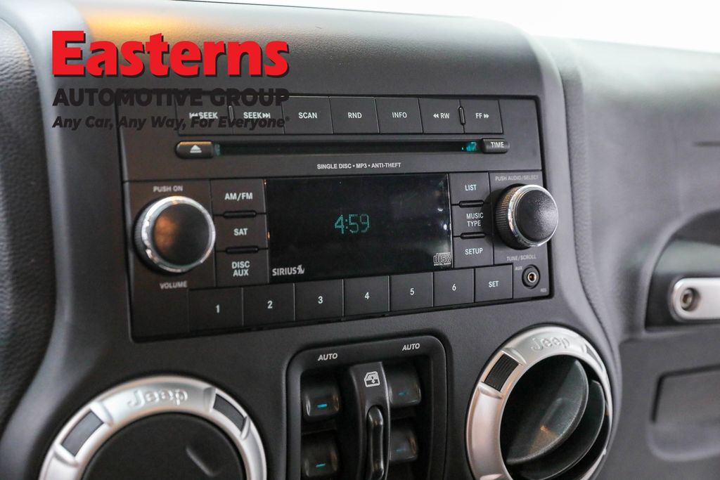 Used 2018 White Jeep Unlimited Sahara image 19