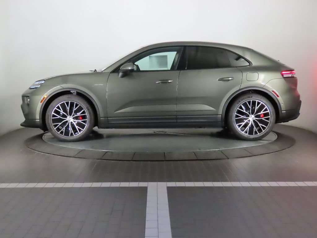 Thumbnail: 2025 Porsche Macan - 2