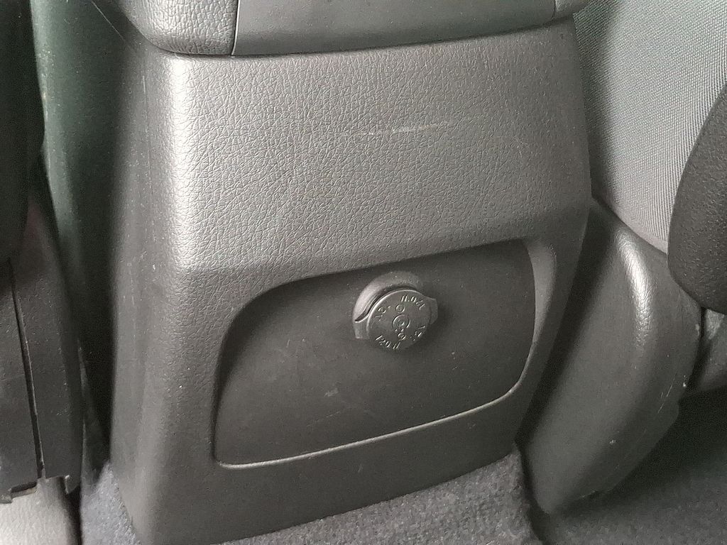 Thumbnail: 2013 Kia Sorento - 11