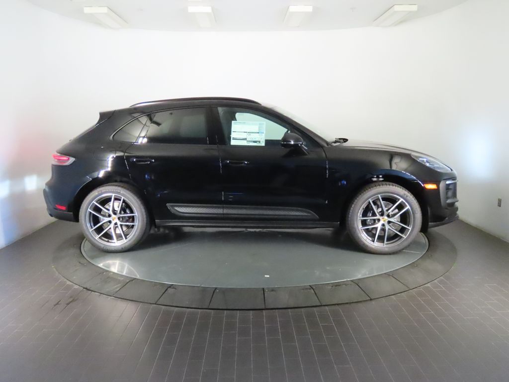 Thumbnail: 2026 Porsche Macan - 8